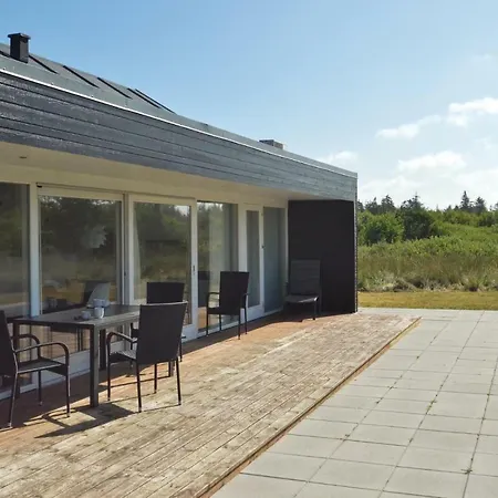 Three-bedroom Holiday In