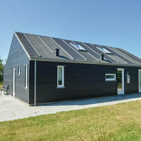 Feriehus Three-bedroom Holiday In *