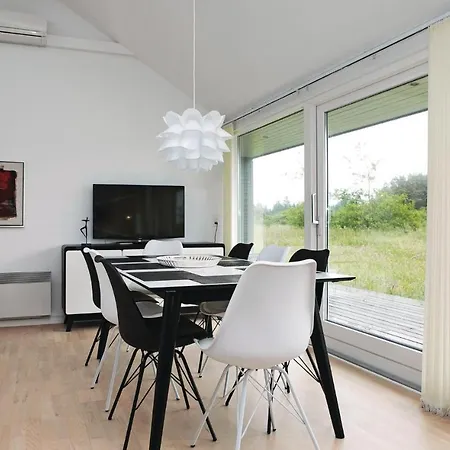 Three-bedroom Holiday In